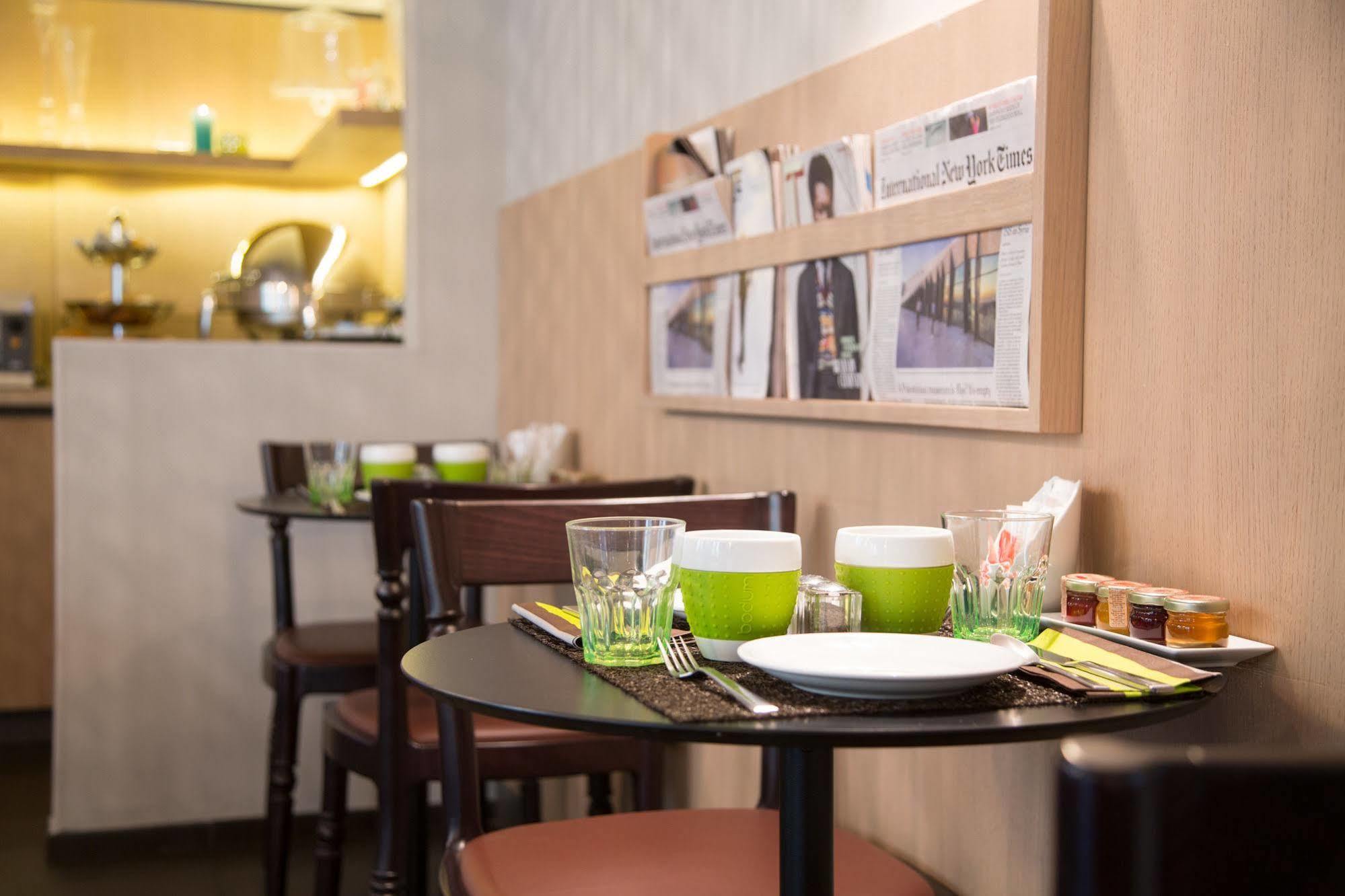 Hotel Le Marcel Paris Gare De L'Est Bagian luar foto